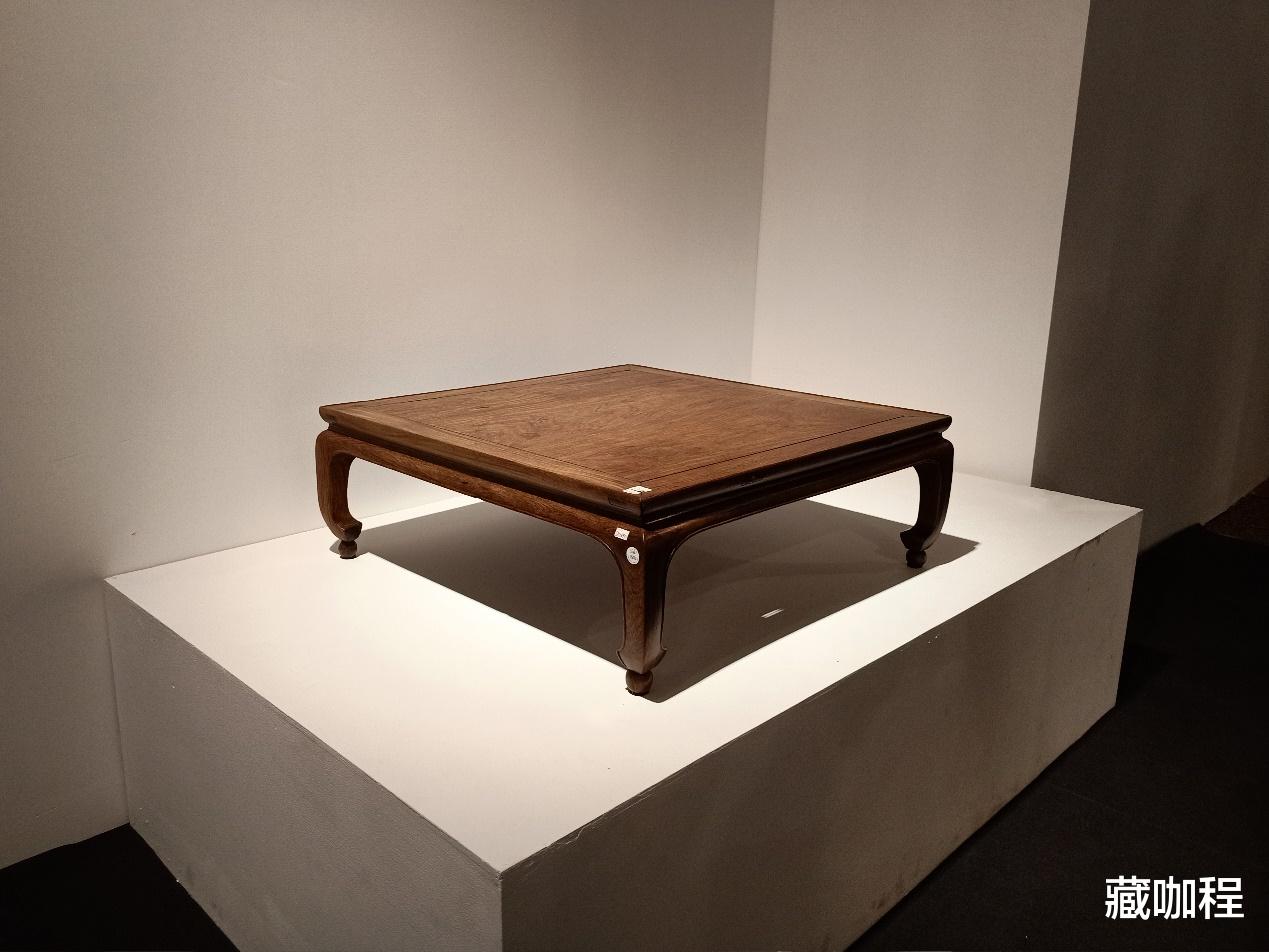 |长方形不稀罕，黄花梨正方炕桌难得一遇