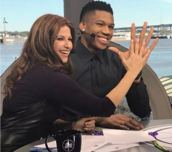 奥尼尔|NBA球星的手有多大?乔丹单手抓南瓜,奥尼尔吃鸡腿像剔牙