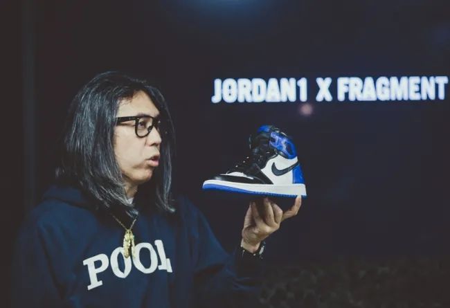 难舍离断|aj1倒钩闪电会是今年最贵的鞋吗？藤原浩阻止Travis Scott 将高帮做成黑蓝脚趾