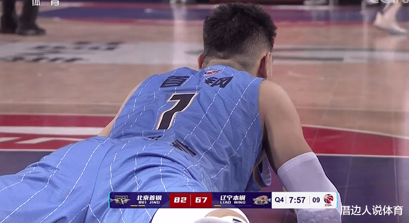 林书豪|争议！莫兰特封盖撞翻林书豪，被吹犯规后不满判罚两人场上直接交流