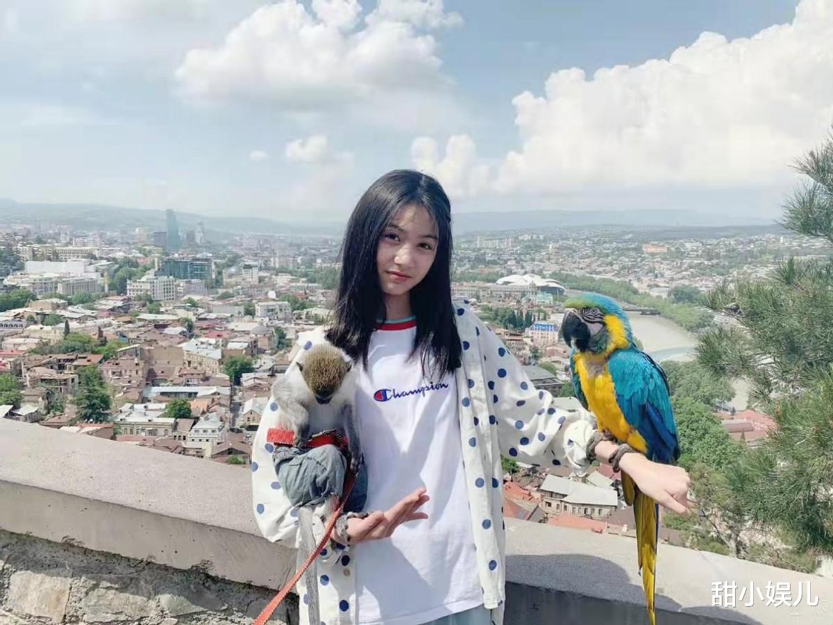 张籽沐|张籽沐成女一号:13岁演17岁高中生,大长腿加初恋脸,太美了