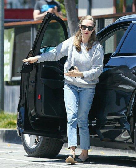 好莱坞|好莱坞女星-阿曼达·塞弗里德的美丽了解一下！