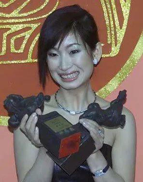 黄奕|女星们的颜值随时间有变动，黄奕脸僵，秦海璐逐渐变美