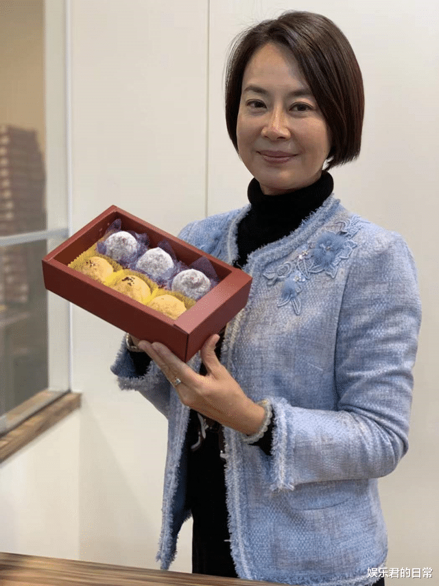 |56岁女星自曝想出家，父亲欠债弟弟多次进监狱，3年内痛失3位亲人