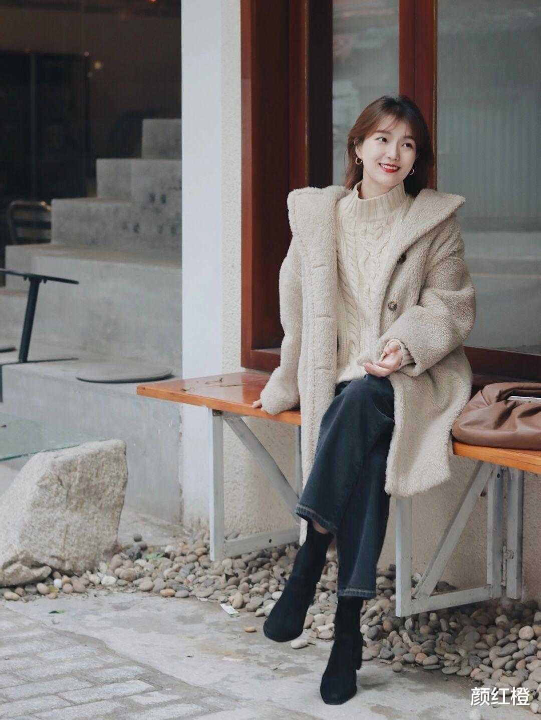 颜红橙 秋冬如何把毛衣穿出气质感？看看这些搭配小技巧，让你气质翻倍