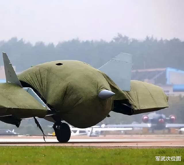 欧拉 苏-57又火了!2组照片刷爆中国军迷圈,网友:怎么把屁股露出来了