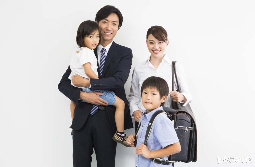 日本不同年龄段的平均年收入一览!看看你“拖后腿”了没?