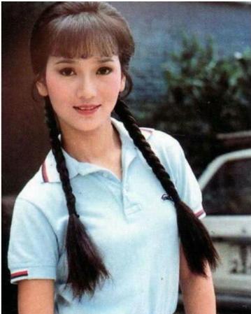 赵雅芝|赵雅芝放弃“装嫩”，恢复65岁该有的样貌，这次终于变回老奶奶