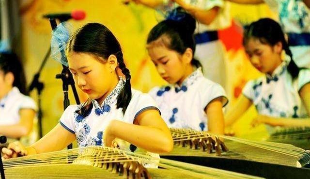 家中大小宝|兴趣班都有“鄙视链”：钢琴沦为垫底，这项“贵族爱好”登上榜首