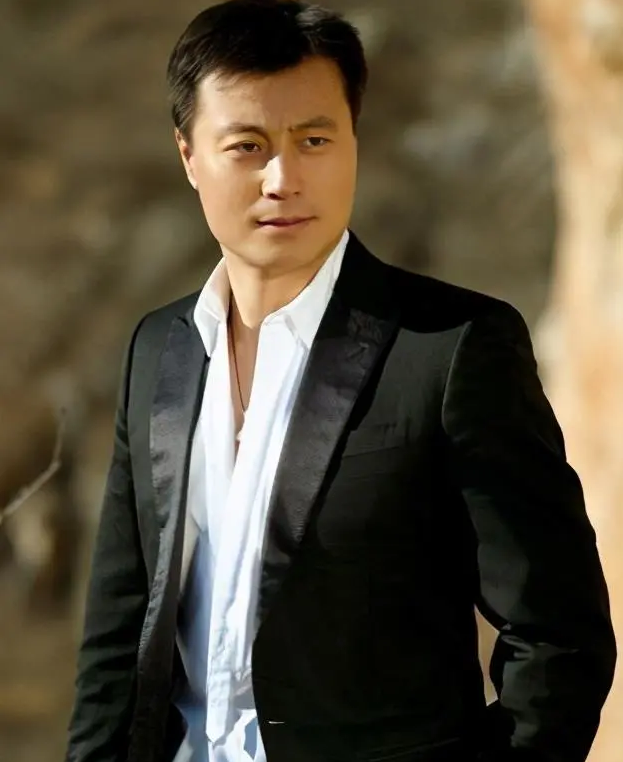 任程伟|任程伟：成名后把患难妻子当成宝，两个女儿很幸福