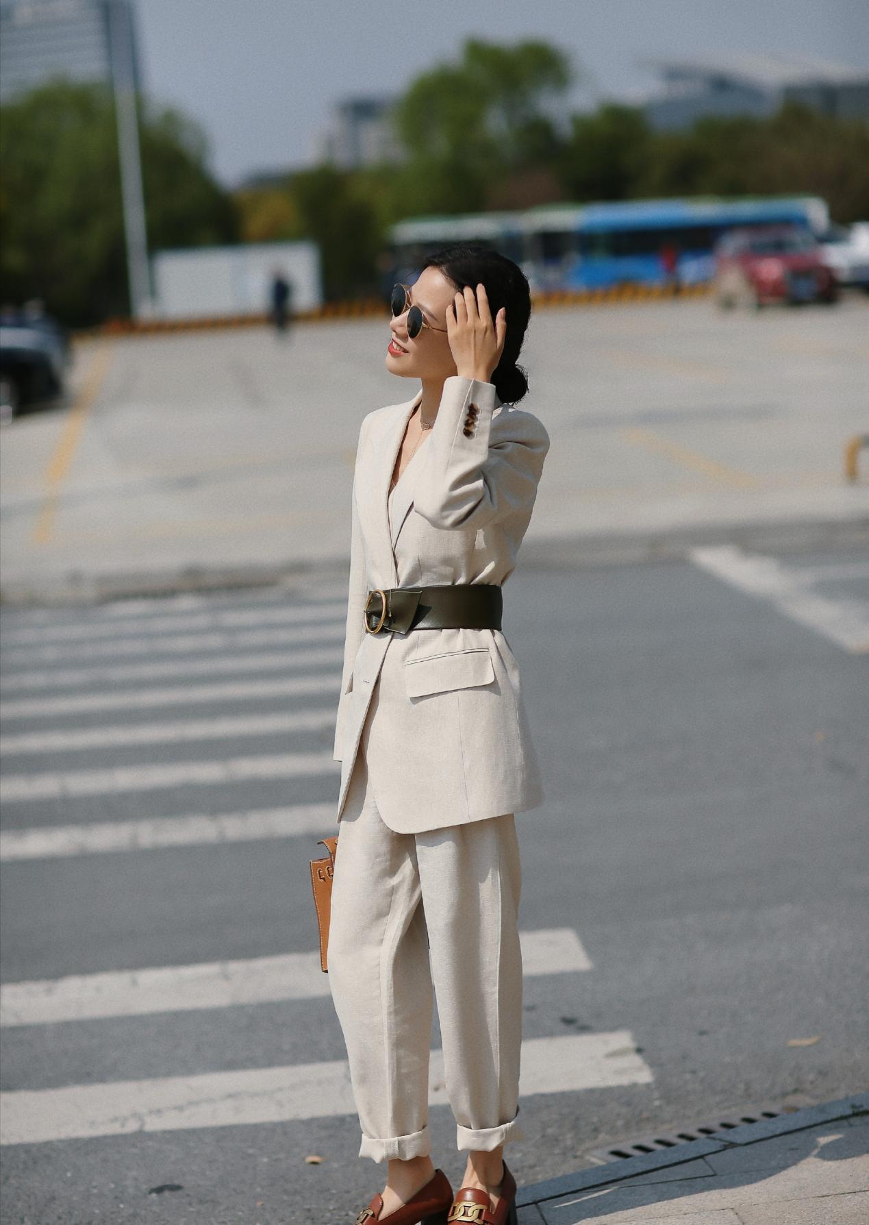 穿衣搭配|上班族如何摆脱呆板穿搭？学会这几种搭配方法，让你气质更出众