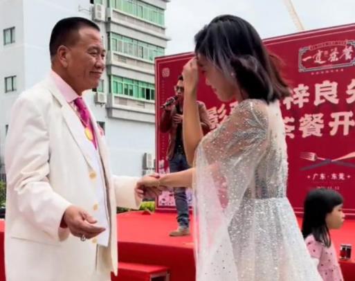 万梓良|在内地生活的香港老艺人：“阿紫”靠退休金，万梓良四处走穴商演