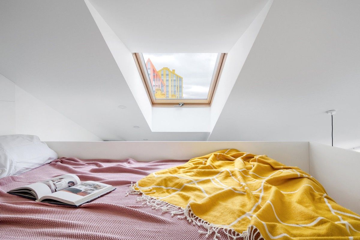 香港90后小姐姐，独居30㎡狭窄阁楼，装修完堪比百平大气豪宅