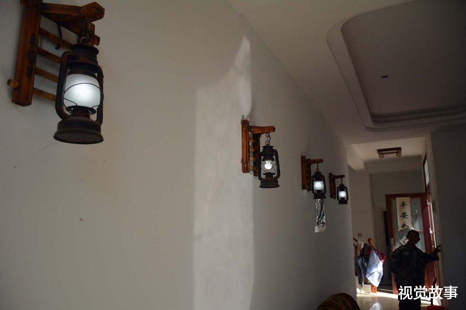 视觉故事 81岁大爷住深山别墅，装修豪华如宾馆，看为啥天天以泪洗面