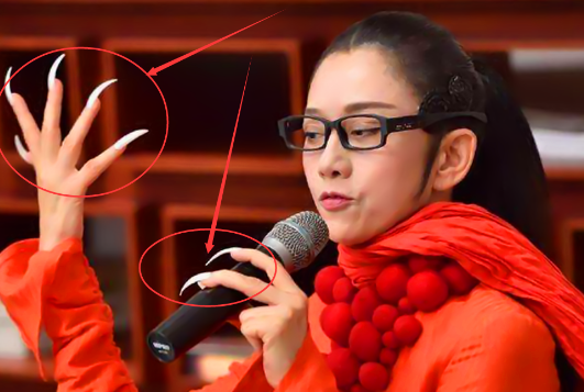 黄磊|大家只知杨丽萍指甲很长，却不知她年轻时，美得像仙女下凡！