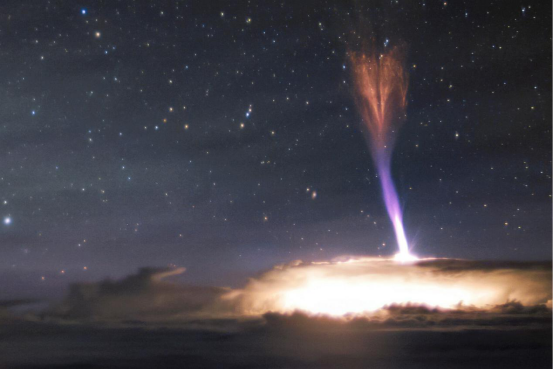 卫星|夏威夷夜空突然爆亮，还发射超强光线，多人目睹到神秘景象