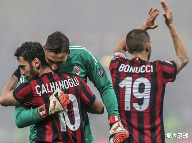 米兰|这图绝了！三大叛徒历史性同框，米兰球迷自嘲：满门忠烈