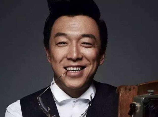 黄渤|看看黄渤的老婆，原来是大家都熟悉的她，怪不得不娶林志玲