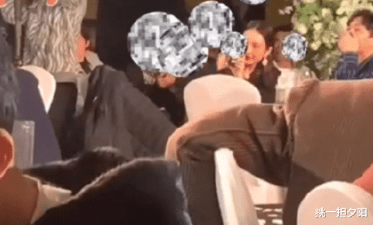 王鸥|姐弟恋实锤？王鸥带何九华参加妹妹婚礼一同坐主桌