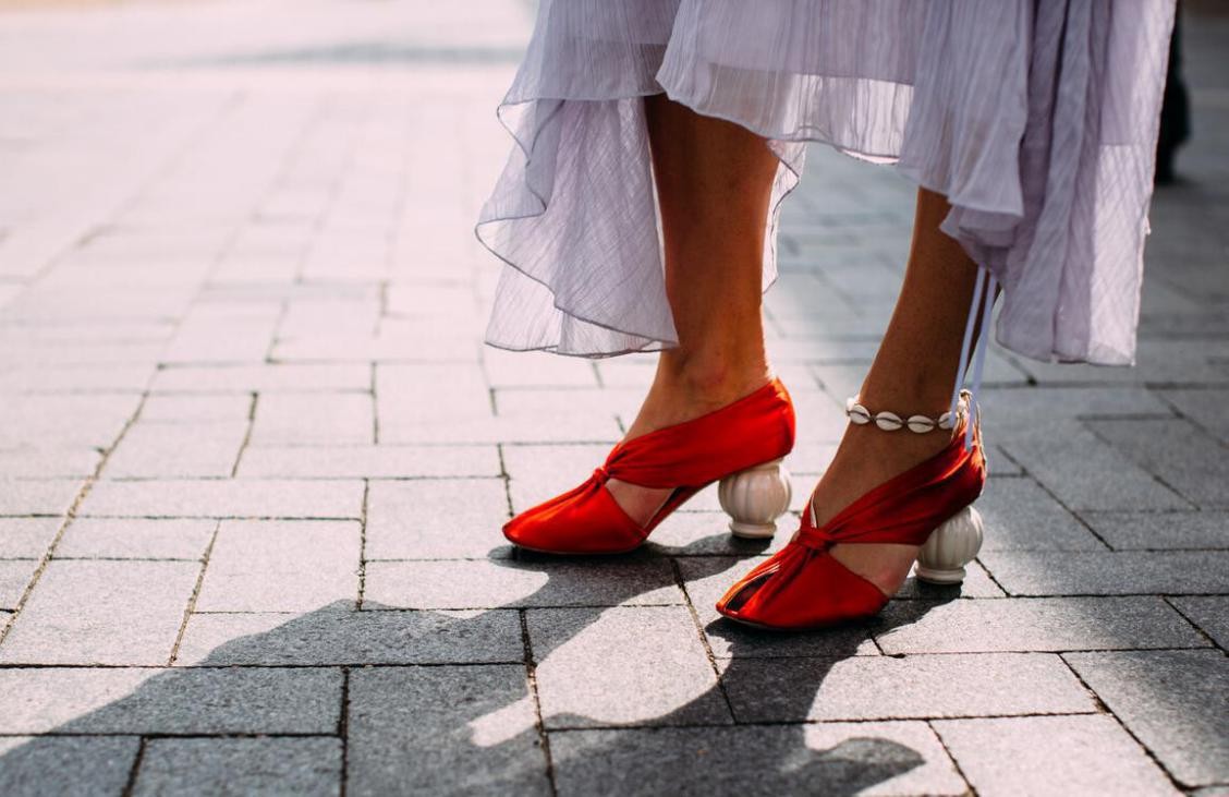 刘美华时尚|手链见得多了,知道“脚链”应该怎样搭配吗?简约时尚又撩人