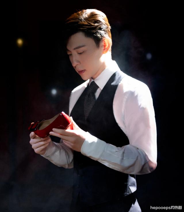 邓伦|奇葩操作突降，邓伦代言高跟鞋被抵制，全网嗤笑：商家吃相好难看