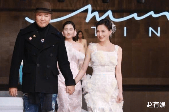 张庭|消费百万和明星合影，据爆料称排队到凌晨2点，这2人不简单！