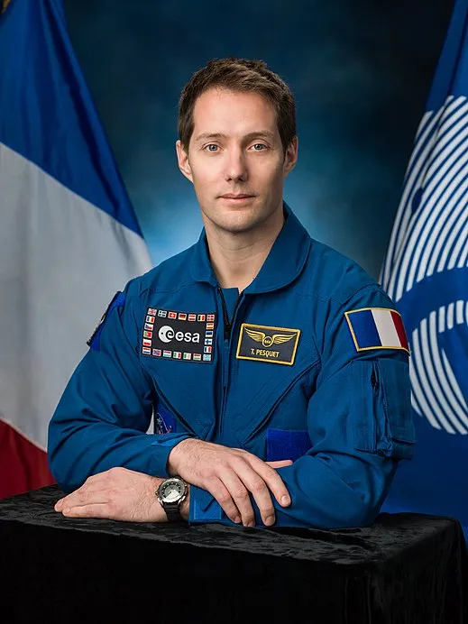 斑马的育乐园 法国最帅宇航员冲向外太空，还带着美味的法式大餐！