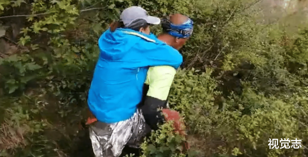视觉志|被网暴的「蓝天救援队」。