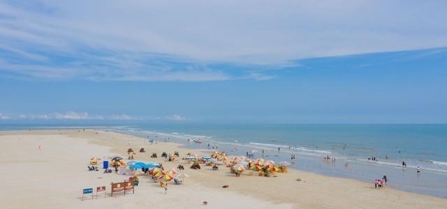 沙灘 廣西有一片絕美海灘，海水湛藍(lán)堪比三亞，免費(fèi)開放游客絡(luò)繹不絕