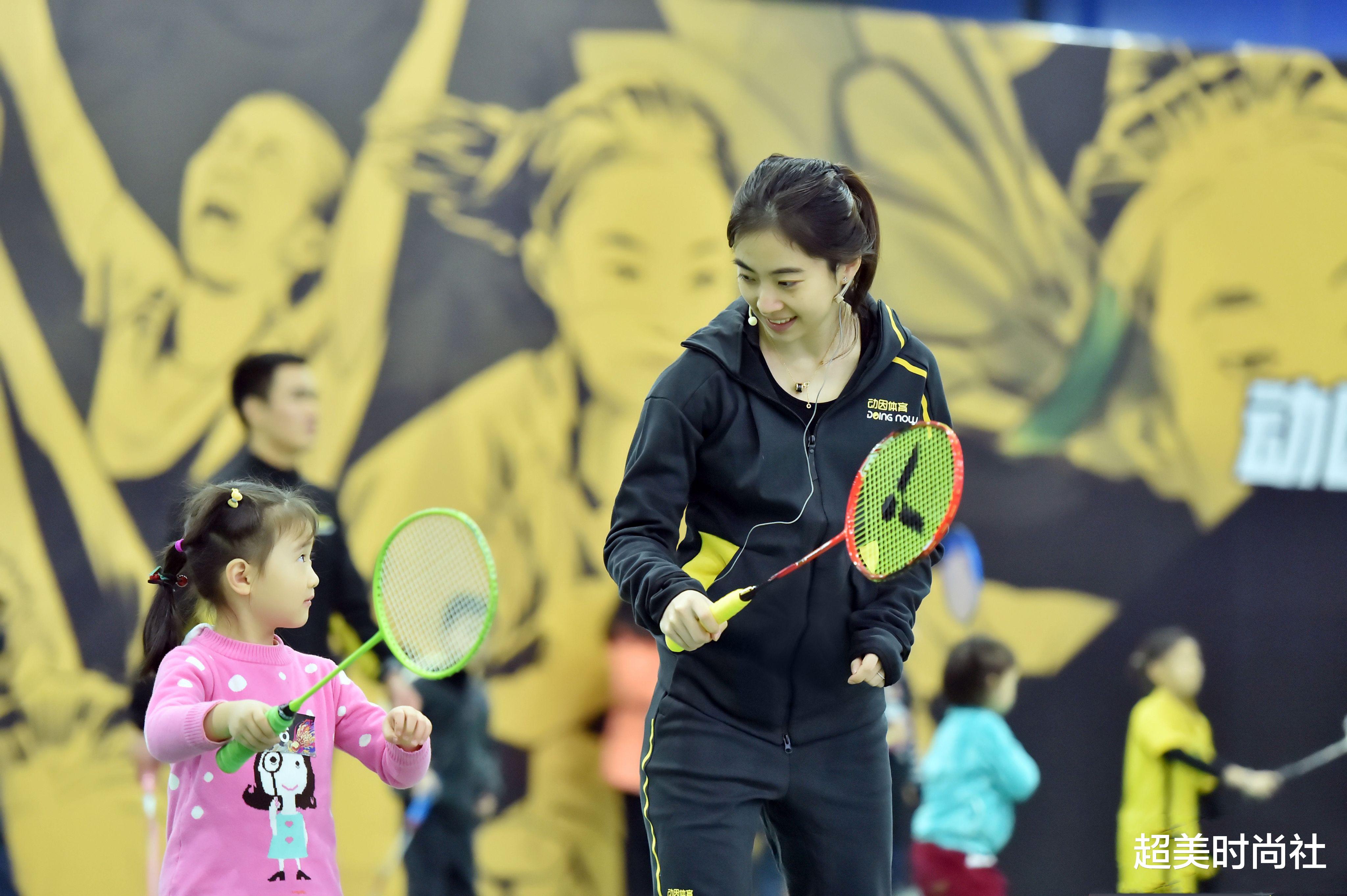 超美时尚社|羽坛老将谌龙与妻子同框!女方颜值神似王祖贤,曾是单打冠军