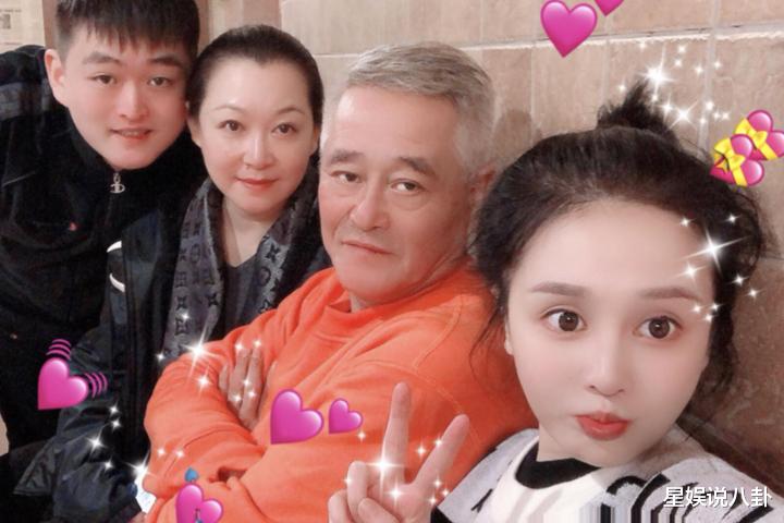 刘涛|赵本山女儿被求婚,与未婚夫相拥热吻,嫁妆超出想象