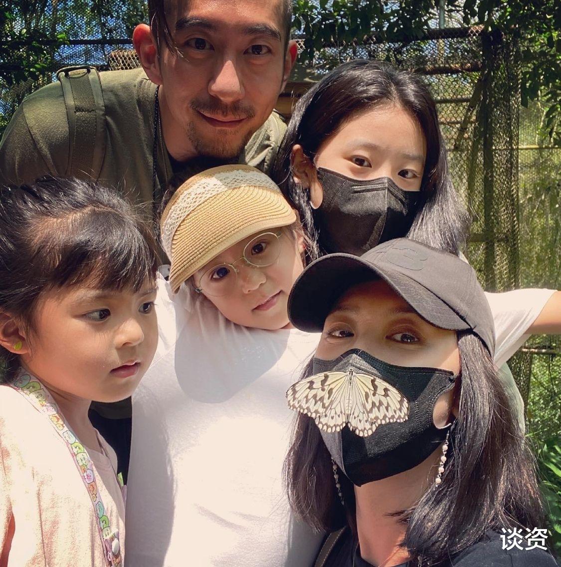 贾静雯|贾静雯晒一家五口，梧桐妹身高优越赶超妈妈，全员高颜值大长腿