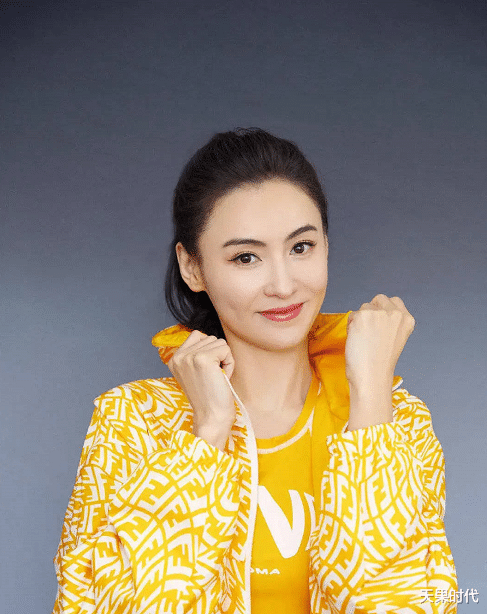 张柏芝|张柏芝穿紧身“泳衣”展活力，小腹平坦没有赘肉，这身材让人慕了