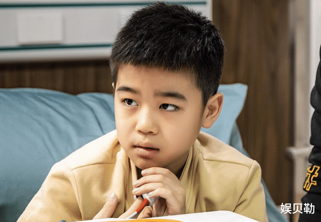 李沁|李沁尴尬、黄景瑜油腻，11岁的他成了《爱上特种兵》的救命稻草