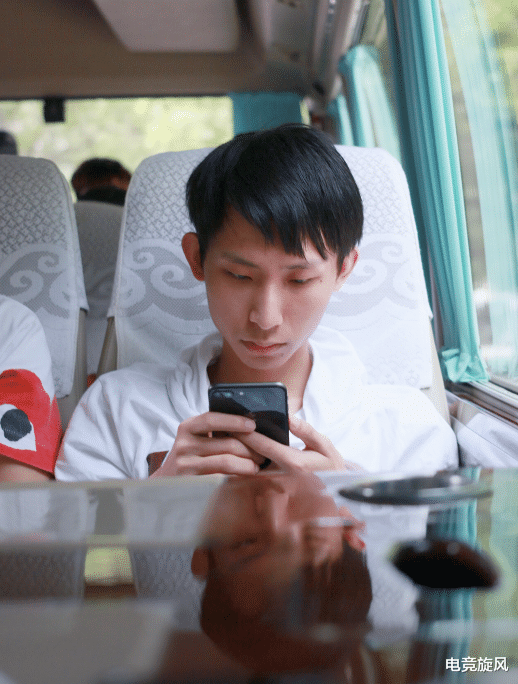 梦泪|梦泪操作失误,不小心暴露了银行卡的余额,赖神羡慕了