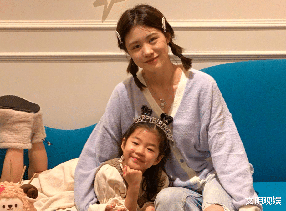 章子怡|章子怡为女儿庆生，2岁儿子正面照被公开，长得像谁一目了然