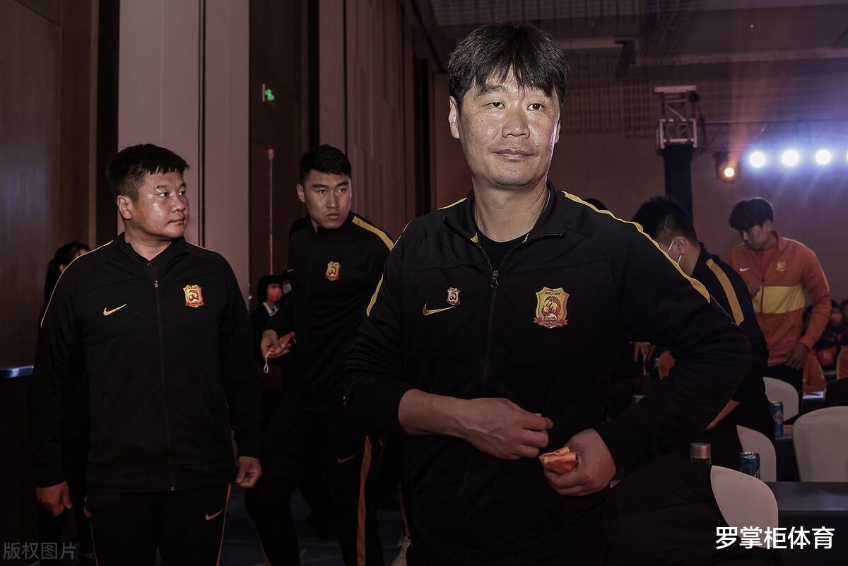 李霄鹏|李霄鹏要大面积清洗国脚？权媒直接给出答案，让球迷大呼意外