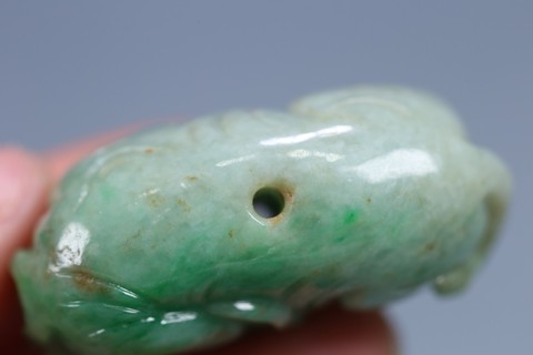 翡翠|清代,老翡翠太平有象中通孔挂坠