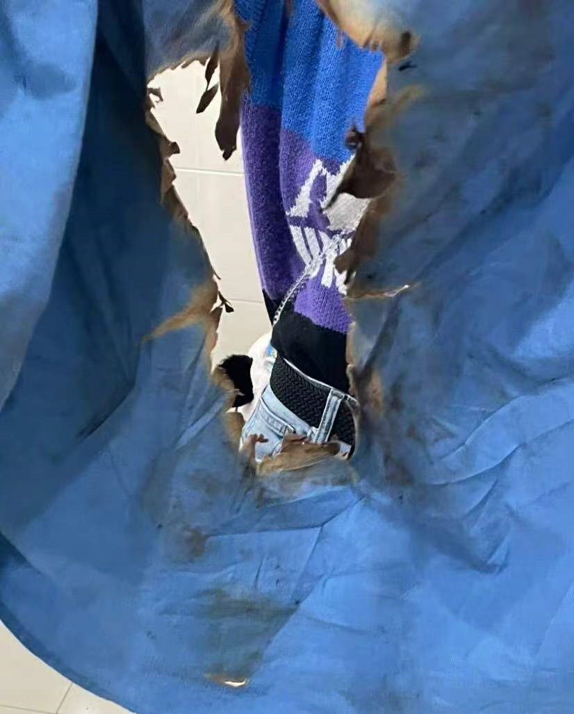 春节档|19岁女偶像舞台上出意外！衣服着火险焚身，喊救命遭公司冷血处理