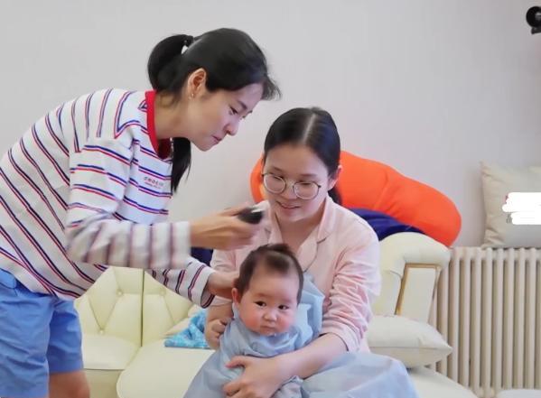 张碧晨|张碧晨亲手给孩子剃头，不小心剪太多，“小光头”形象太像华晨宇
