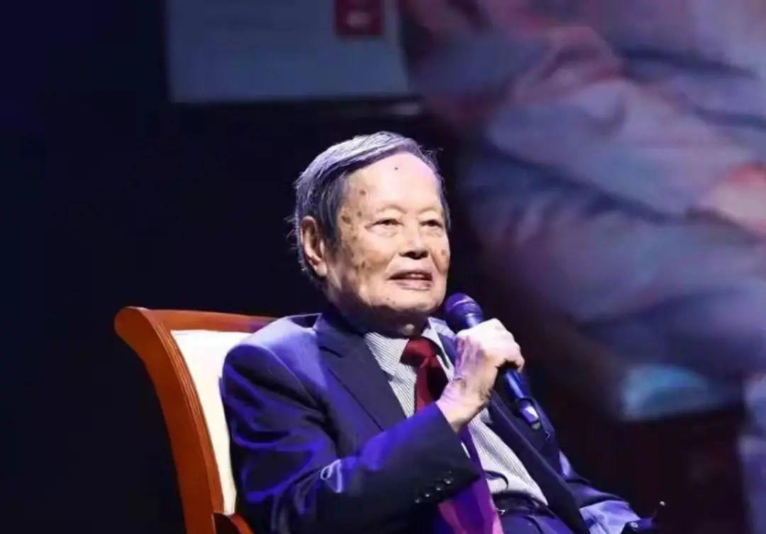 杨振宁|99岁杨振宁“豪宅”曝光，千元冰箱客厅狭窄，打脸了多少“明星”