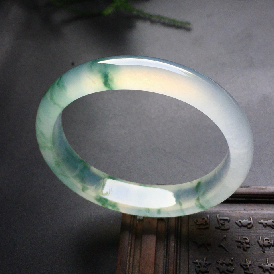 飘花翡翠|花3w块买的飘花手镯，实则为飘藓手镯，最后价格只剩3000