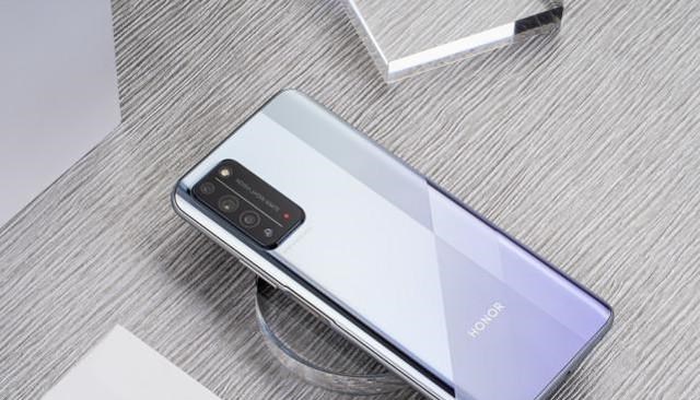 华为鸿蒙系统|5G+鸿蒙OS+7nm麒麟芯，现已跌至1799元，花粉：幸福来得太突然