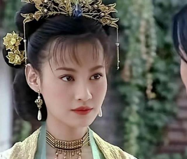 岳云鹏|40岁“江玉燕”复出,baby尴尬了,网友:果然还是正版好看!