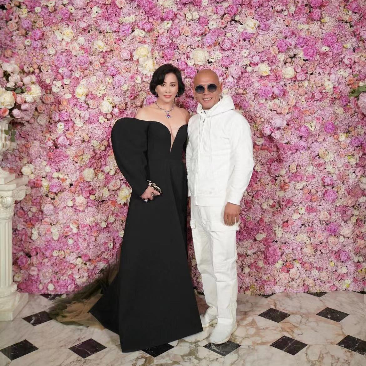 刘嘉玲|刘嘉玲56岁生日派对现场曝光，好身材艳压全场，梁朝伟穿西装腼腆亮相