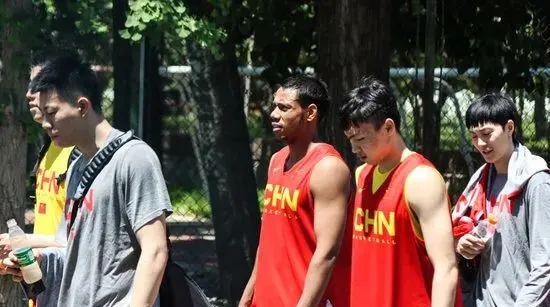 中国男篮|重磅！中国男篮16人名单公布！赵睿终于回来！他成为最大遗憾