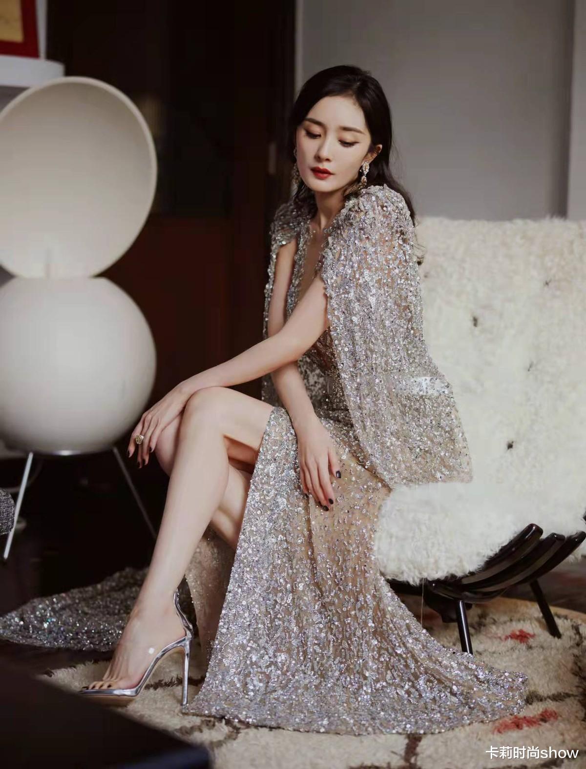 杨幂 杨幂“成熟”路线走对了，身穿满钻礼服配大红唇，美艳养眼太吸睛