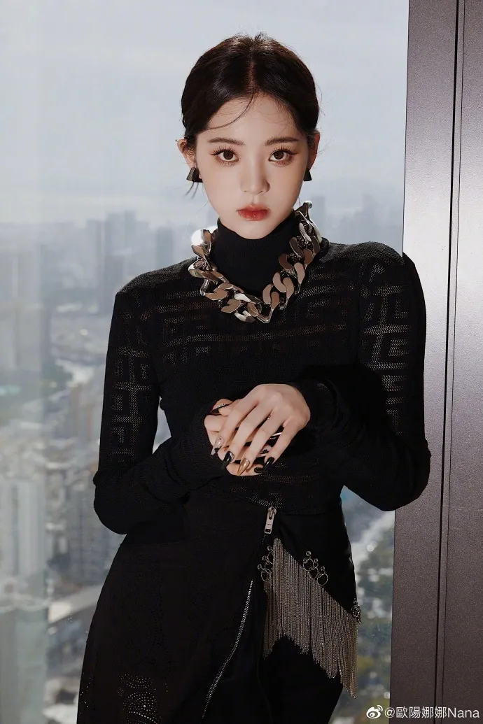 电影|她糊的好突然，还倒赔了3亿