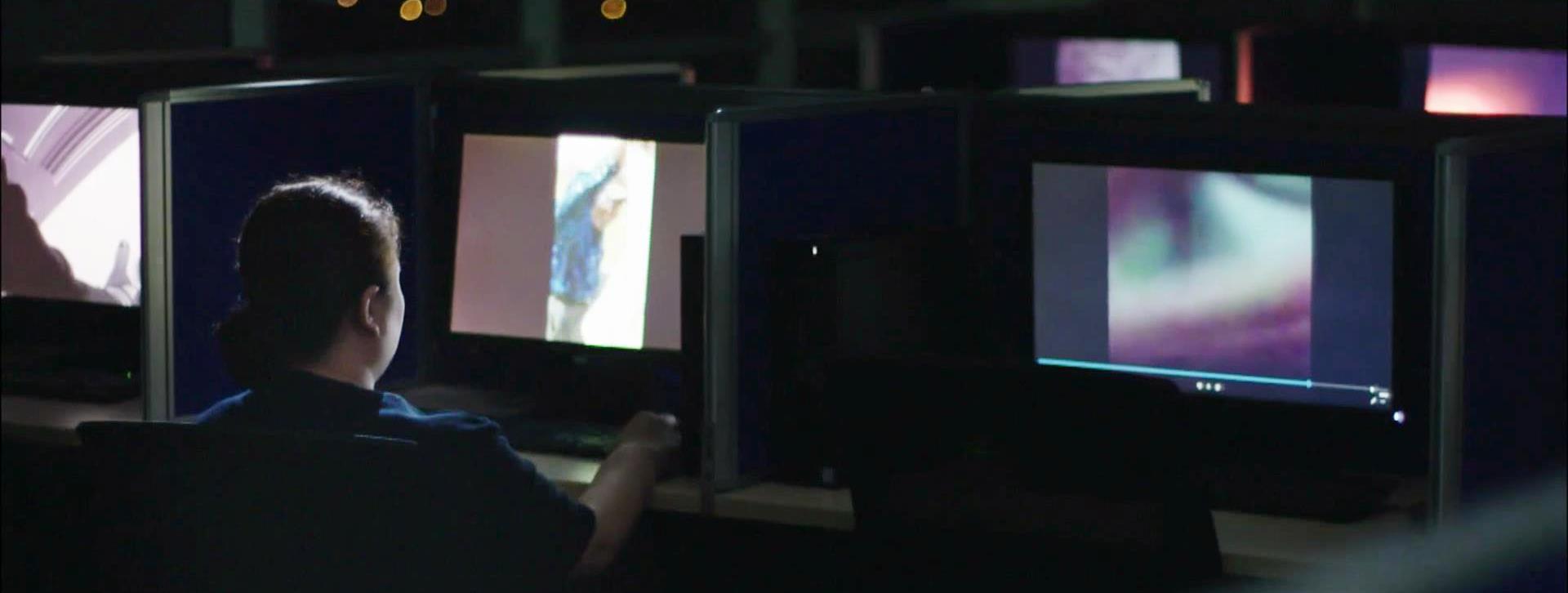 奶球妈咪聊|“带薪看片”还月入过万？为啥鉴黄师没人肯干了，老员工吐露实情