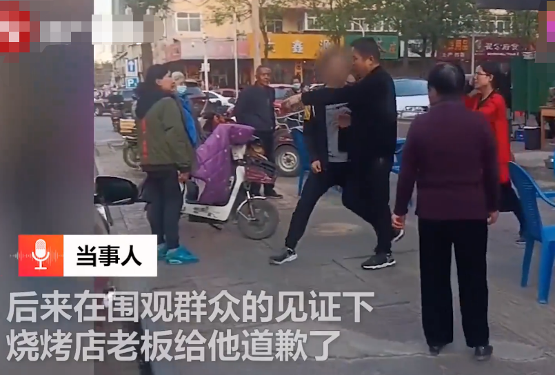 前方社会冲锋号 给我道歉！因停车问题发生纠纷，男子复读机式让店老板道歉，老板：他还没我儿子大！